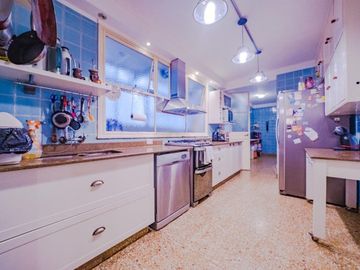 VENTA DEPTO CON COCHERA 5 AMBIENTES BARRIO NORTE