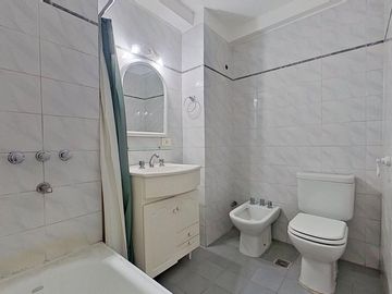 Venta 4 ambientes con cochera y patio en Belgrano