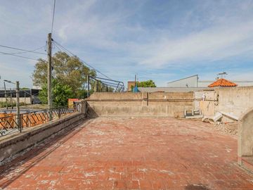 Local con Galpon y vivienda Venta en temperley