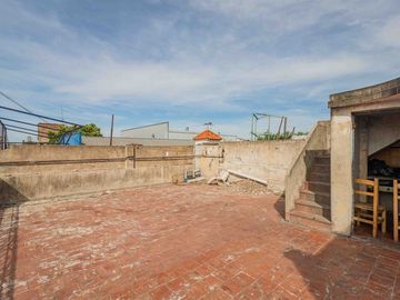 Local con Galpon y vivienda Venta en temperley