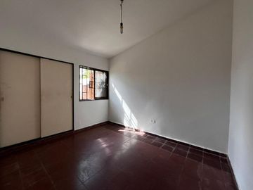 VENTA CASA LOS ROBLES 5 DORMITORIOS APTA CREDITO