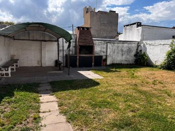 VENTA CASA LOS ROBLES 5 DORMITORIOS APTA CREDITO