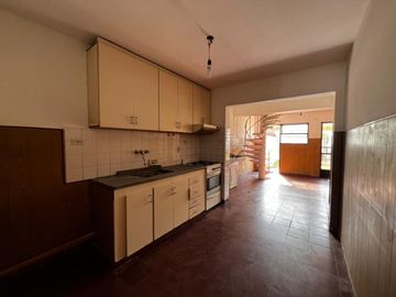 VENTA CASA LOS ROBLES 5 DORMITORIOS APTA CREDITO