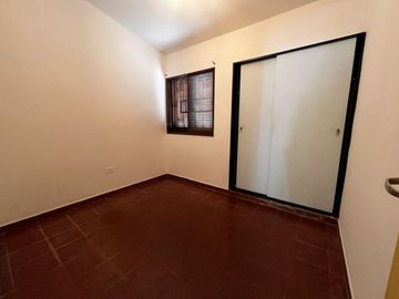 VENTA CASA LOS ROBLES 5 DORMITORIOS APTA CREDITO