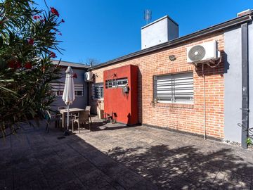 Casa venta La Plata. 3 dormitorios, parque, pileta