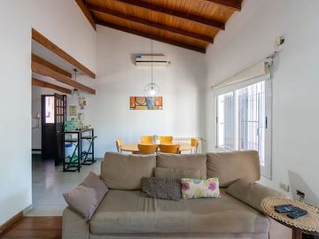Casa venta La Plata. 3 dormitorios, parque, pileta