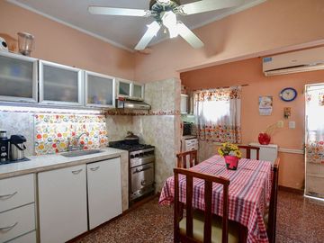 CASA VENTA LA PLATA 2 DORMITORIOS