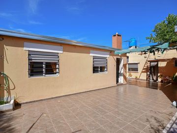 CASA VENTA LA PLATA 2 DORMITORIOS