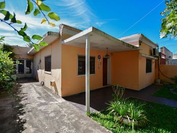 CASA VENTA LA PLATA 2 DORMITORIOS