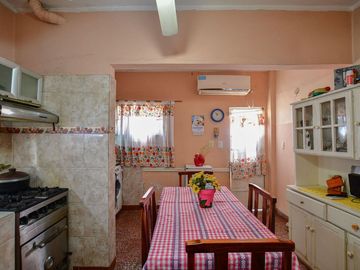 CASA VENTA LA PLATA 2 DORMITORIOS