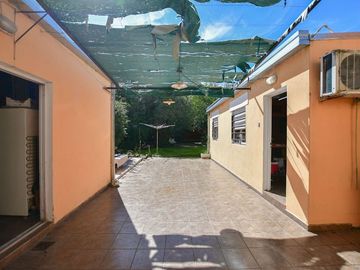 CASA VENTA LA PLATA 2 DORMITORIOS
