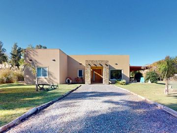 CASA A LA VENTA EN BARRIO LAS MALVINAS II