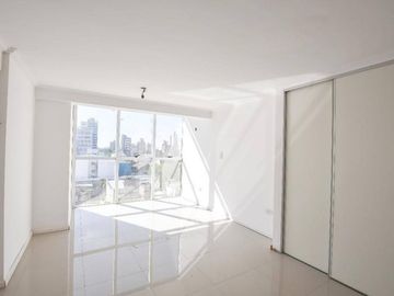 MONOAMBIENTE EN VENTA LA PLATA COCHERA