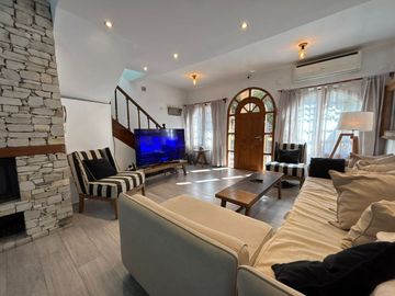 VENTA CASA 5 AMB. SAN MIGUEL PATIO PILETA COCHERA