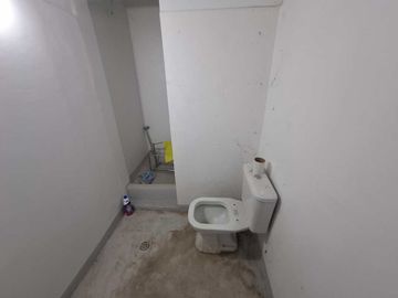VENTA BLOQUE LOCAL + DEPTO 3 AMB A ESTRENAR J C P