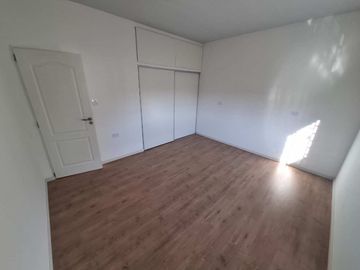 VENTA BLOQUE LOCAL + DEPTO 3 AMB A ESTRENAR J C P