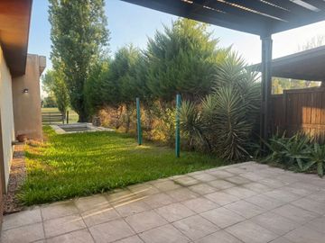 VENTA CASA EN BARRIO CERRADO LOGARITMO