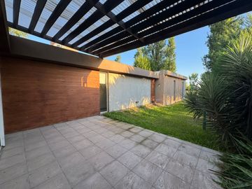VENTA CASA EN BARRIO CERRADO LOGARITMO