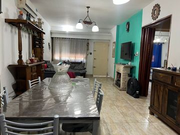 VENTA CASA 2 DORMITORIOS MAS COMODIN PATIO Y LOCAL