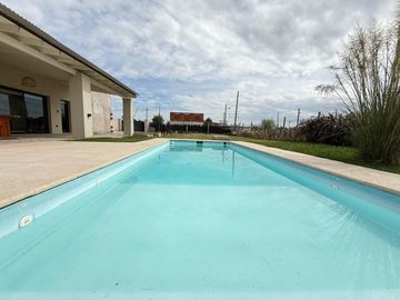 LOTE CON QUINCHO Y PILETA