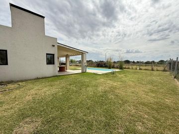 LOTE CON QUINCHO Y PILETA