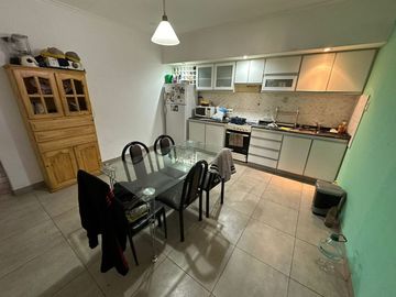 VENTA PH 4 ambientes en PB al frente con cochera