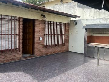 CASA EN CASEROS 6 AMB MULTIFAMILIAR PERMUTA