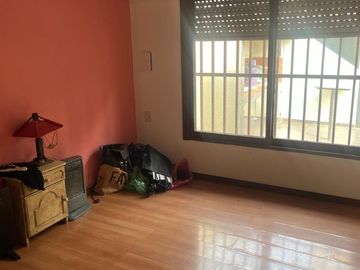 CASA EN CASEROS 6 AMB MULTIFAMILIAR PERMUTA