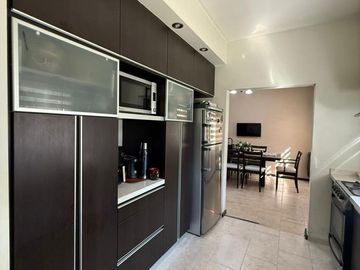 HERMOSA CASA 4 AMBIENTES C/ PISCINA EN HURLINGHAM