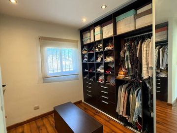 HERMOSA CASA 4 AMBIENTES C/ PISCINA EN HURLINGHAM