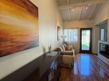 HERMOSA CASA 4 AMBIENTES C/ PISCINA EN HURLINGHAM