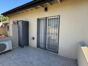 HERMOSA CASA 4 AMBIENTES C/ PISCINA EN HURLINGHAM