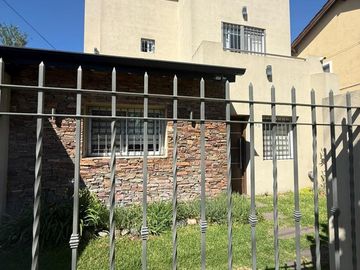HERMOSA CASA 4 AMBIENTES C/ PISCINA EN HURLINGHAM