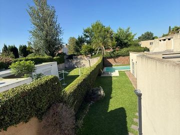 HERMOSA CASA 4 AMBIENTES C/ PISCINA EN HURLINGHAM