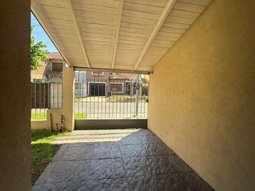 HERMOSA CASA 4 AMBIENTES C/ PISCINA EN HURLINGHAM