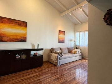 HERMOSA CASA 4 AMBIENTES C/ PISCINA EN HURLINGHAM