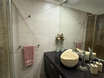 HERMOSA CASA 4 AMBIENTES C/ PISCINA EN HURLINGHAM