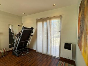HERMOSA CASA 4 AMBIENTES C/ PISCINA EN HURLINGHAM