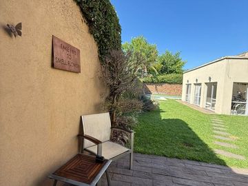 HERMOSA CASA 4 AMBIENTES C/ PISCINA EN HURLINGHAM