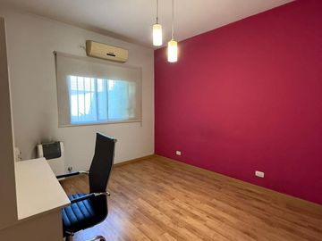 HERMOSA CASA 4 AMBIENTES C/ PISCINA EN HURLINGHAM