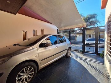 Venta CASA 4 amb QUINCHO COCHERA Hurlingham PERMUT