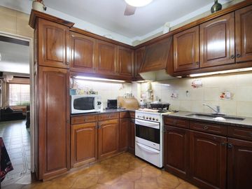 Venta CASA 4 amb QUINCHO COCHERA Hurlingham PERMUT