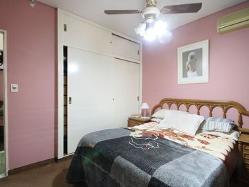 Venta CASA 4 amb QUINCHO COCHERA Hurlingham PERMUT
