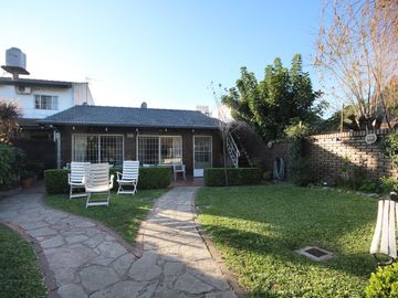 Venta CASA 4 amb QUINCHO COCHERA Hurlingham PERMUT