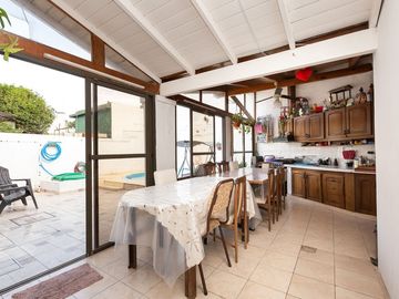 VENTA DE CASA EN HURLINGHAM CON PILETA Y GARAGE