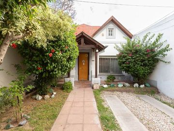 VENTA DE CASA EN HURLINGHAM CON PILETA Y GARAGE