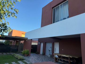 CASA 3 AMBIENTES EN VENTA CON JARDIN SIN EXPENSAS