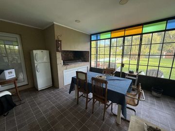 CASA EN VENTA EN MANUEL OCAMPO CON PILETA