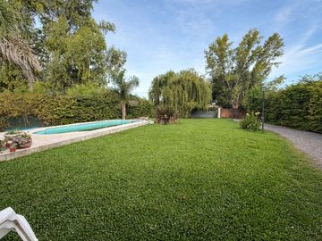 CASA EN VENTA EN MANUEL OCAMPO CON PILETA