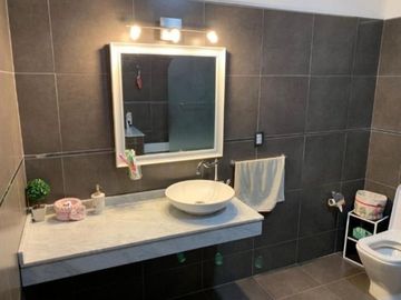 CASA EN VENTA EN MANUEL OCAMPO CON PILETA